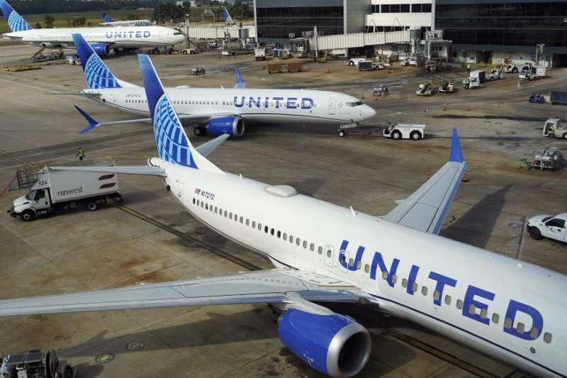 United Airlines briefly grounded all flights due to a 'computer issue'